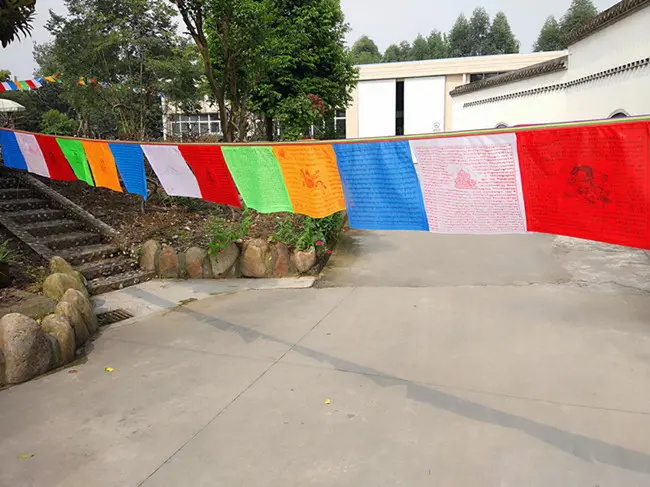 Bandiere di preghiera buddista tibetana